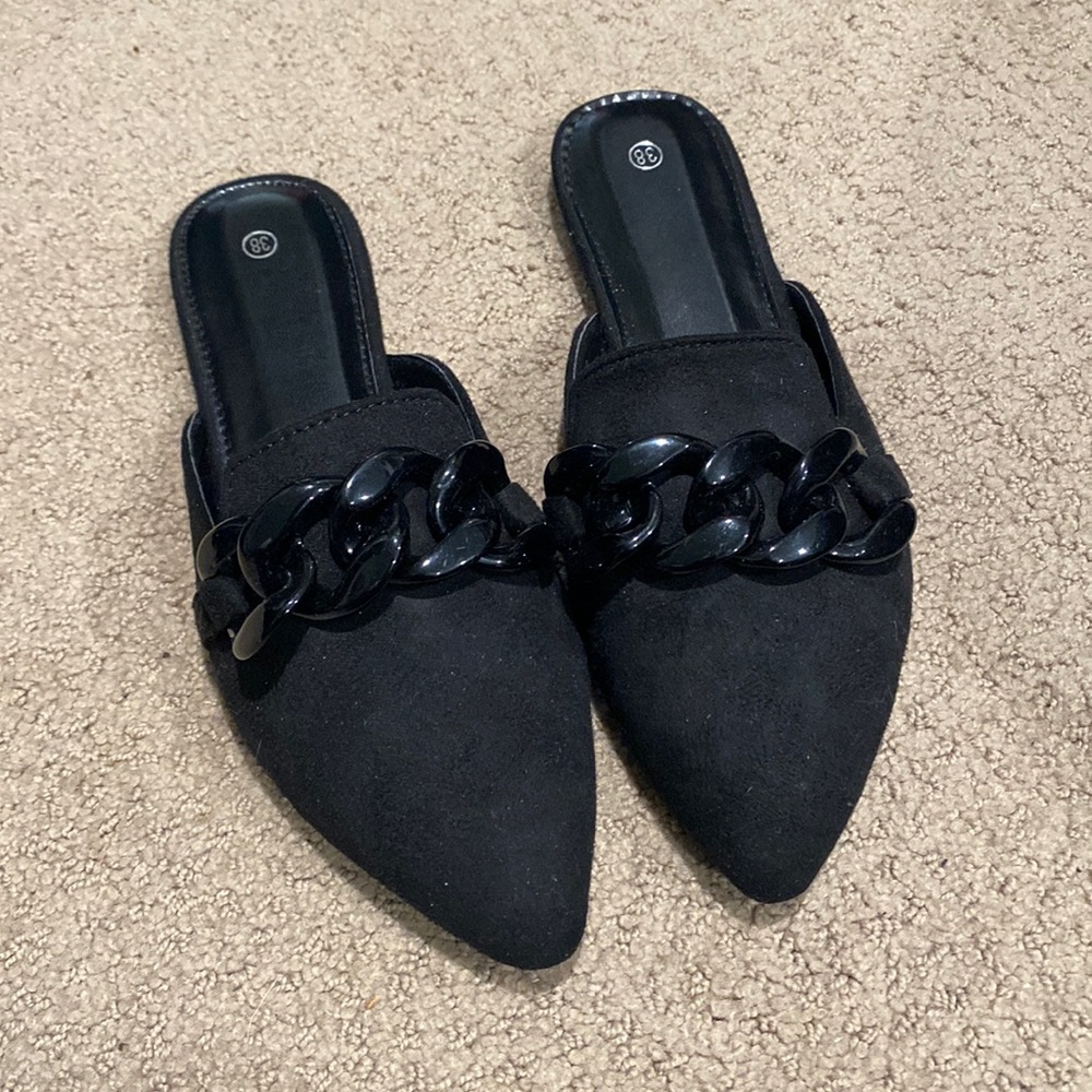 Pointed Toed Black Mules